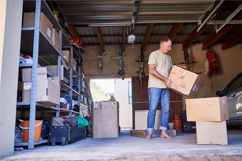 Long Distance Mover Tips for Moving Items in Your Garage During a Residential Move