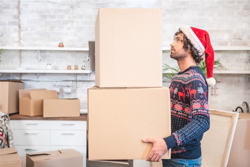 Should I Move During the Holidays Season? Pros and Cons
