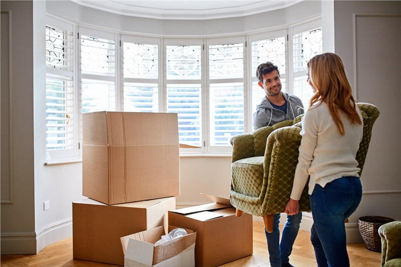couple undergoing long distance moving into new house